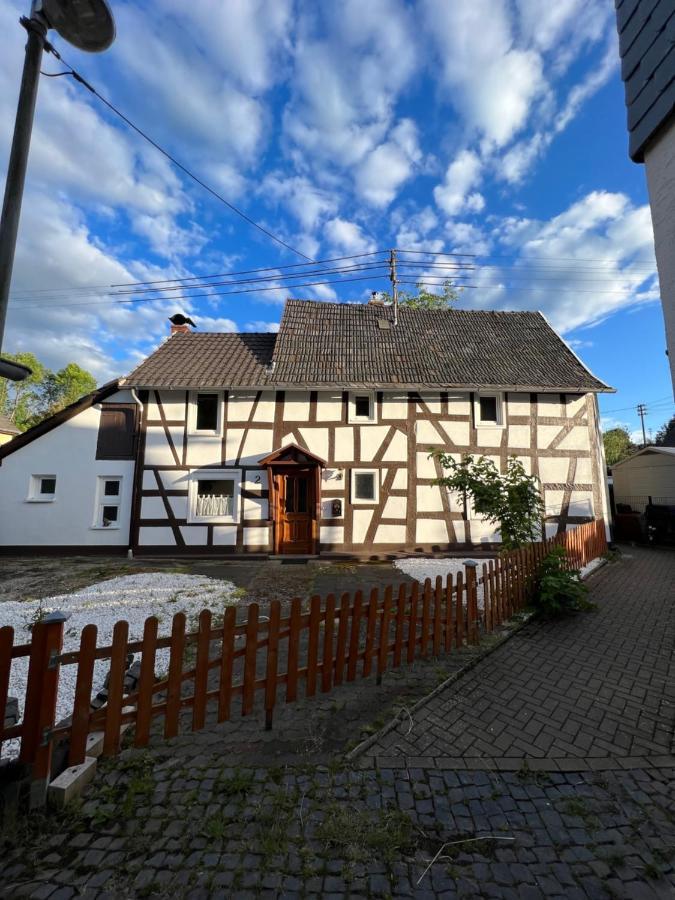 300 Jahre Altes Renoviertes Fachwerkhaus Villa Peterslahr Eksteriør bilde